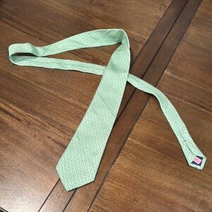 Vineyard Vines Shamrock Patterned Tie